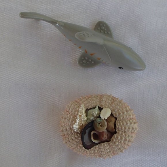Dollhouse Mini Rare Barbie Mattel Shark 2010 T7018 AND Sea Urchin With Seashells - Picture 1 of 16